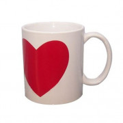 Белая с красным хамелеон сердцем